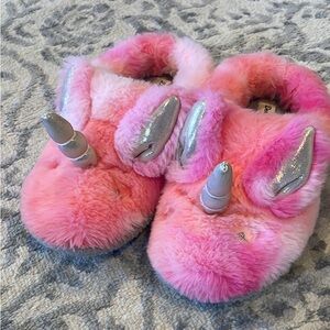 Girls size 11-12 unicorn slippers.